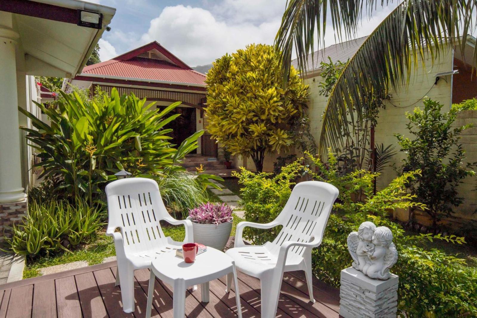 Emma'S Guest House And Self-Catering Au Cap Exterior photo